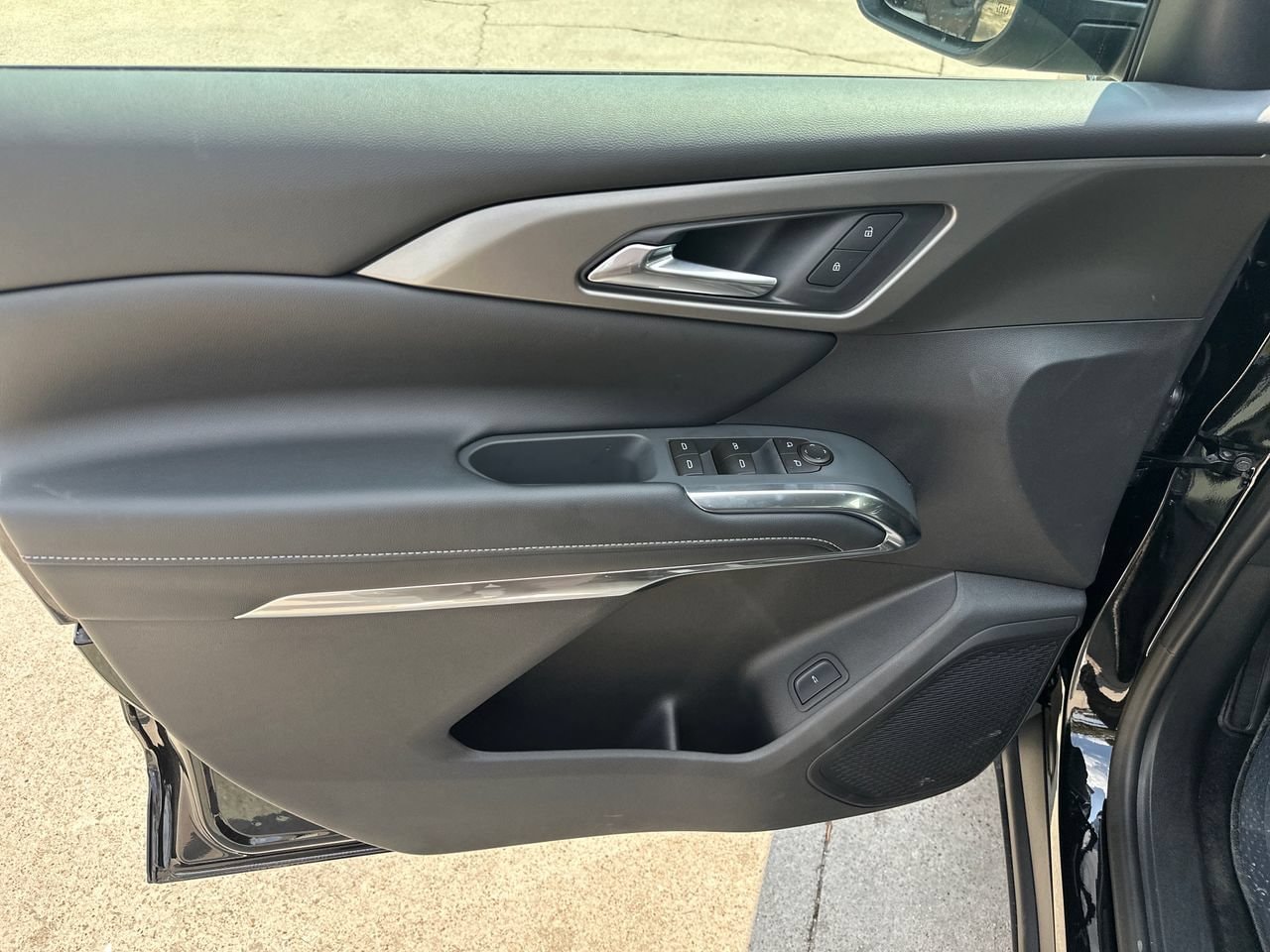 2027 Chevrolet Traverse LT SUV, photo 10