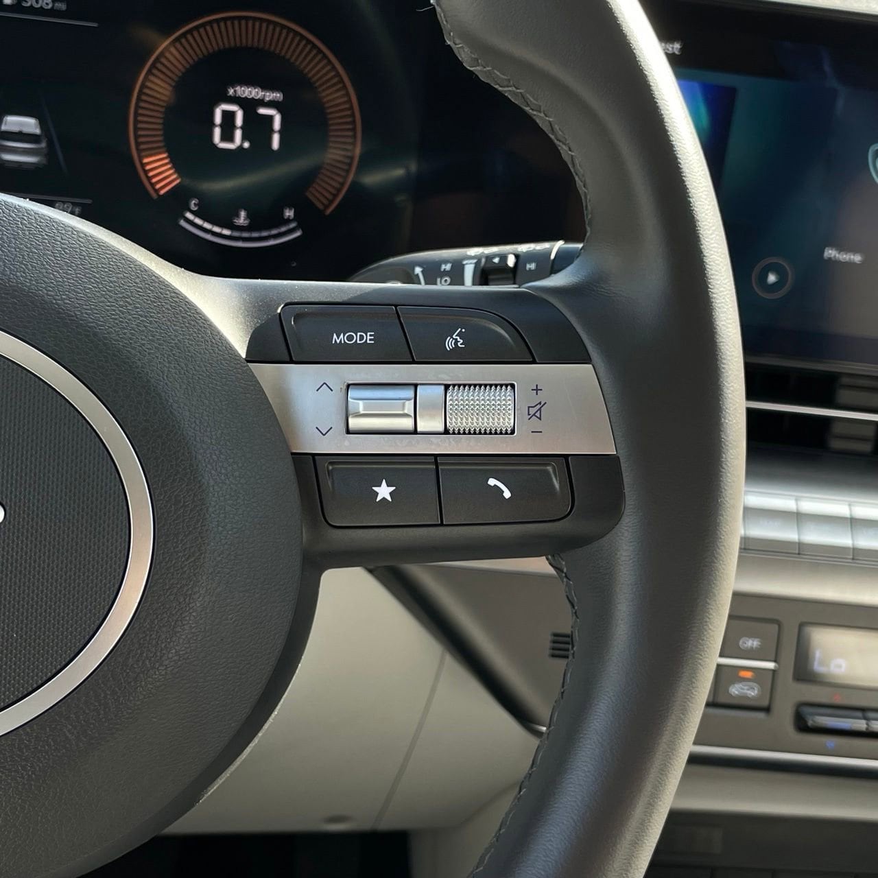 2025 Hyundai Kona SEL - Photo 14