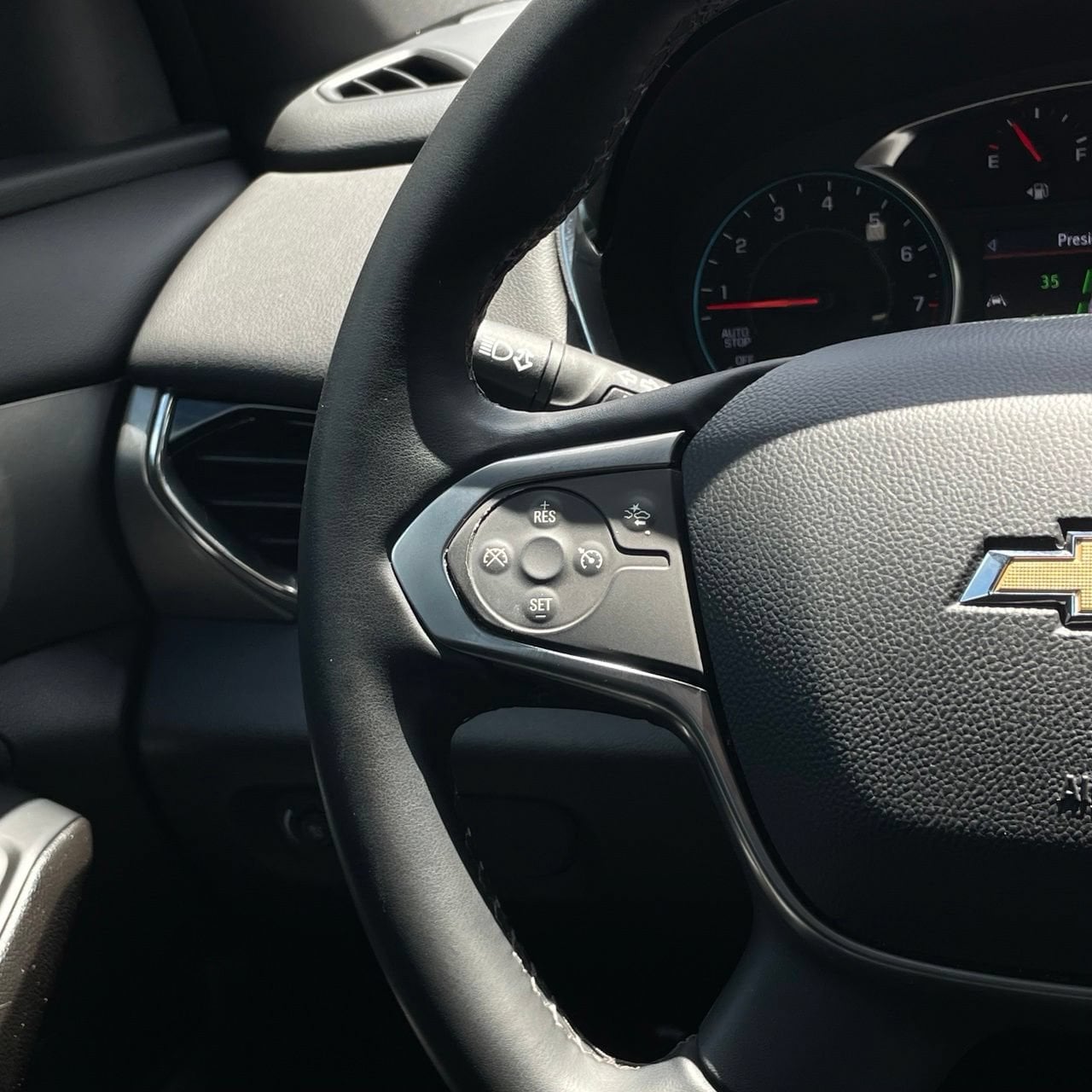 2023 Chevrolet Traverse 1LT - Photo 14