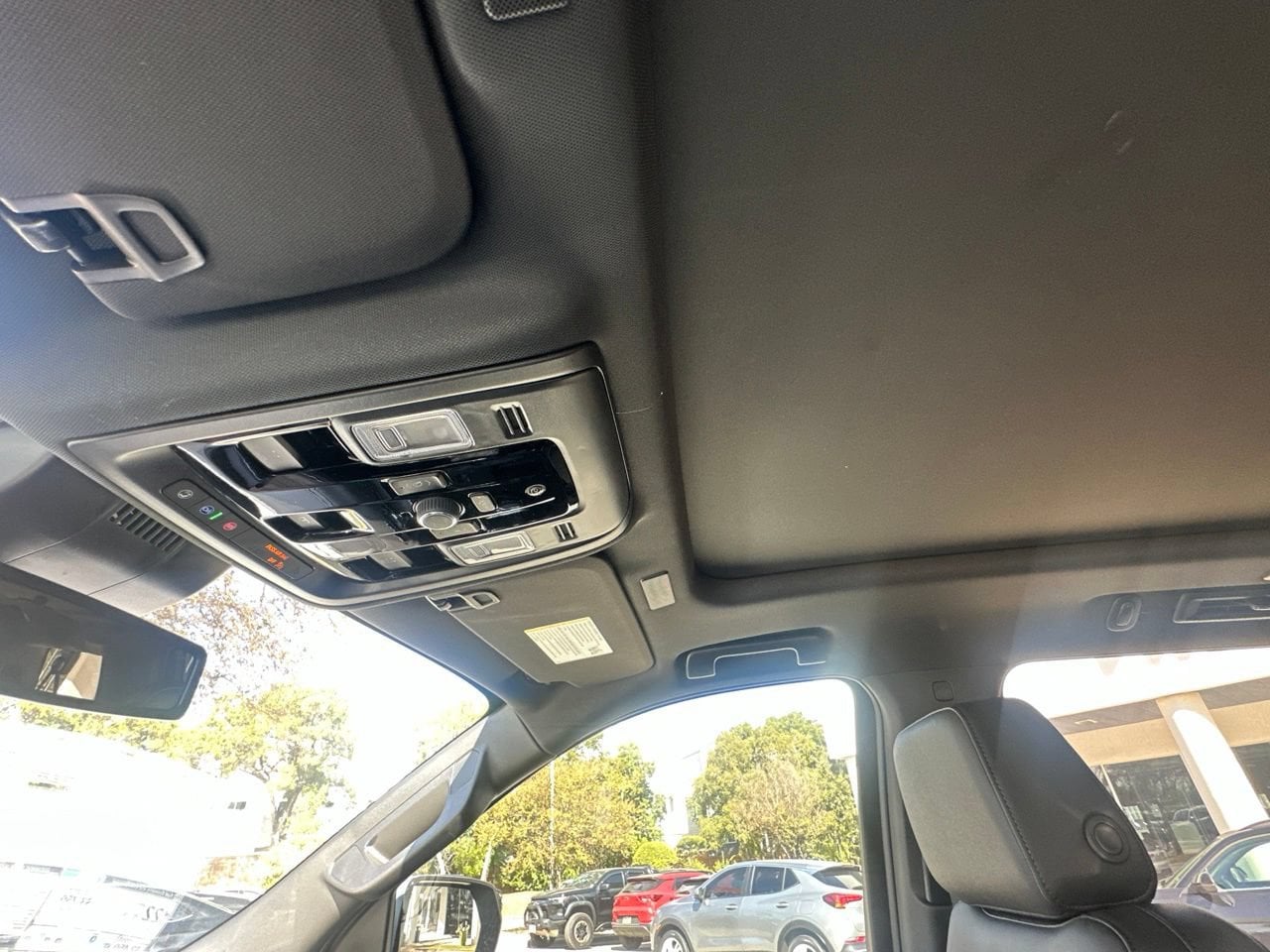 2026 Chevrolet Suburban LT, photo 23