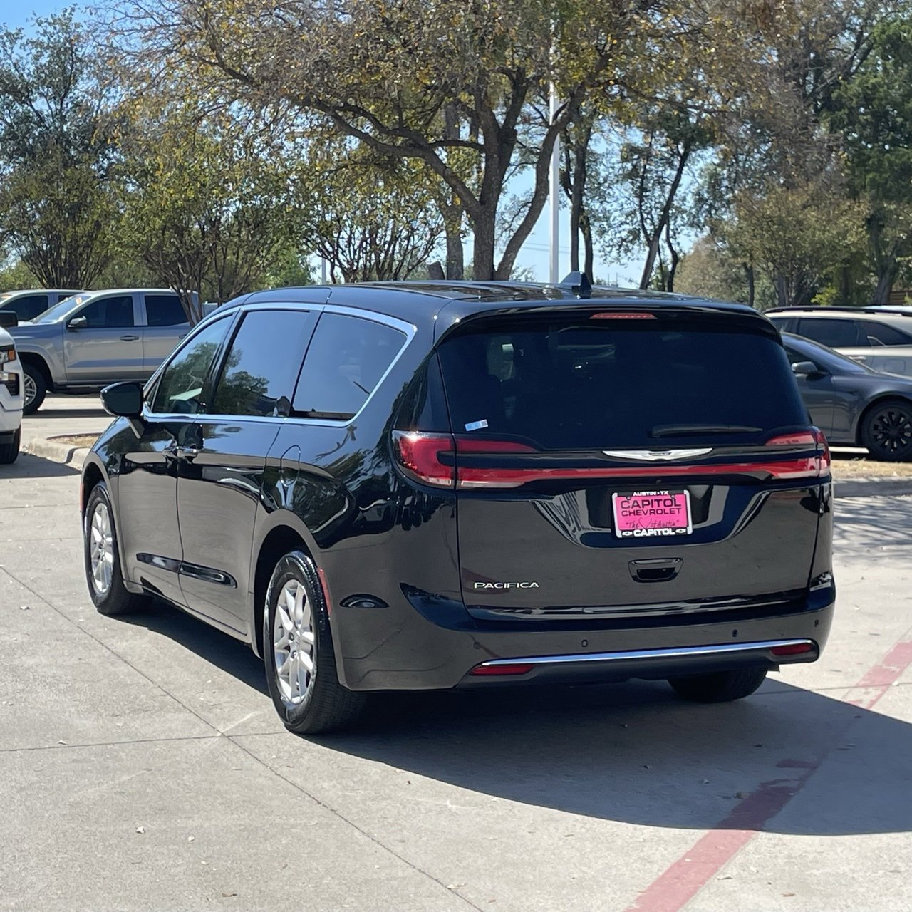2024 Chrysler Pacifica Touring L photo 2