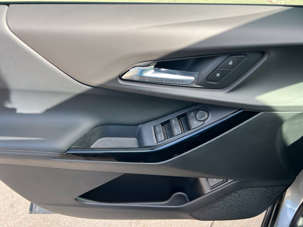 2027 Chevrolet Equinox LT - Photo 12
