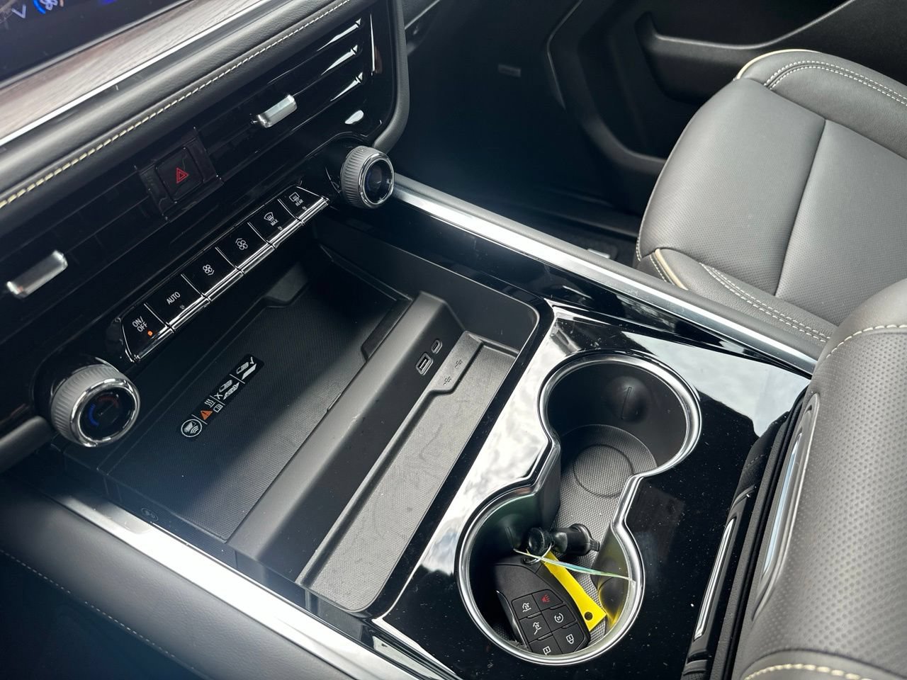 2026 Chevrolet Suburban High Country - Photo 21