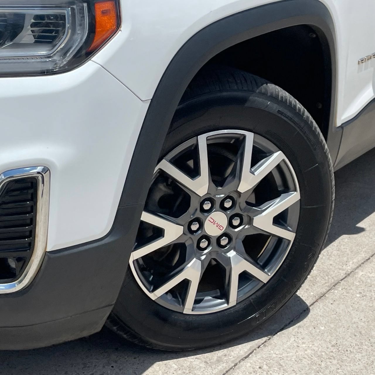 2023 GMC Acadia SLT - Photo 8