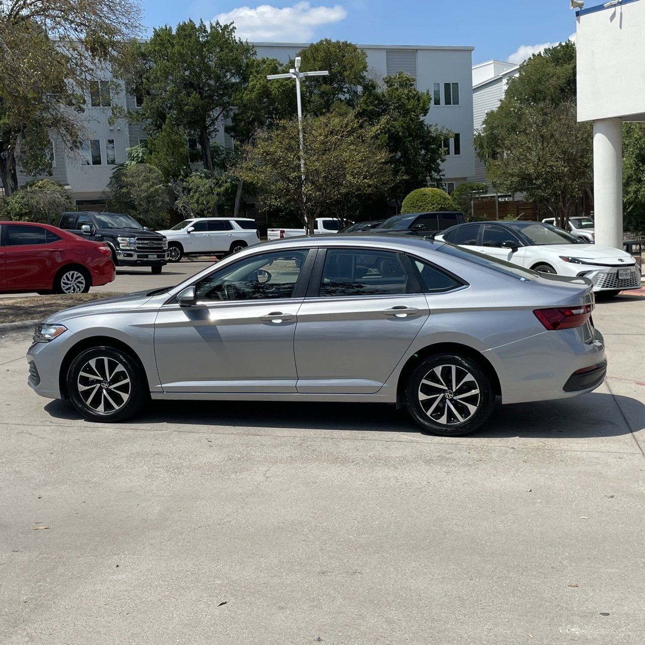 2024 Volkswagen Jetta S photo 2