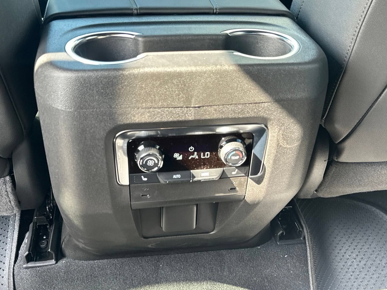 2026 Chevrolet Suburban LT, photo 25