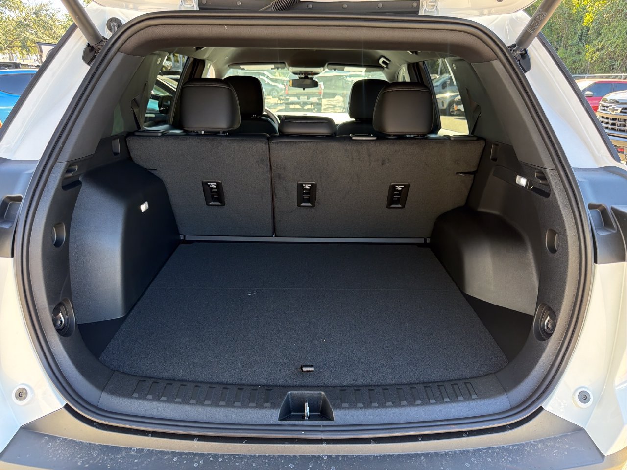 2027 Chevrolet Equinox LT - Photo 23