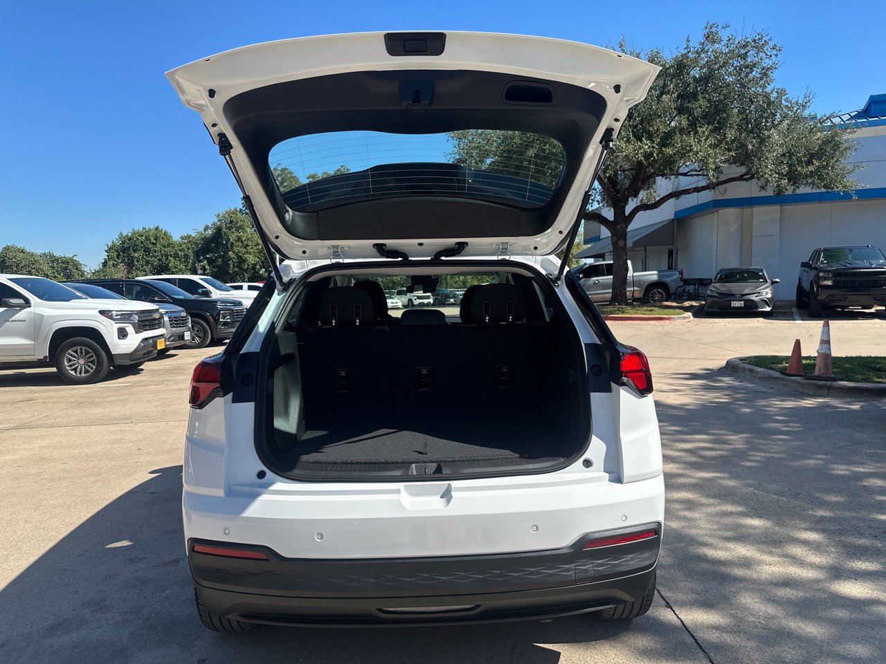2027 Chevrolet Bolt LT, photo 22