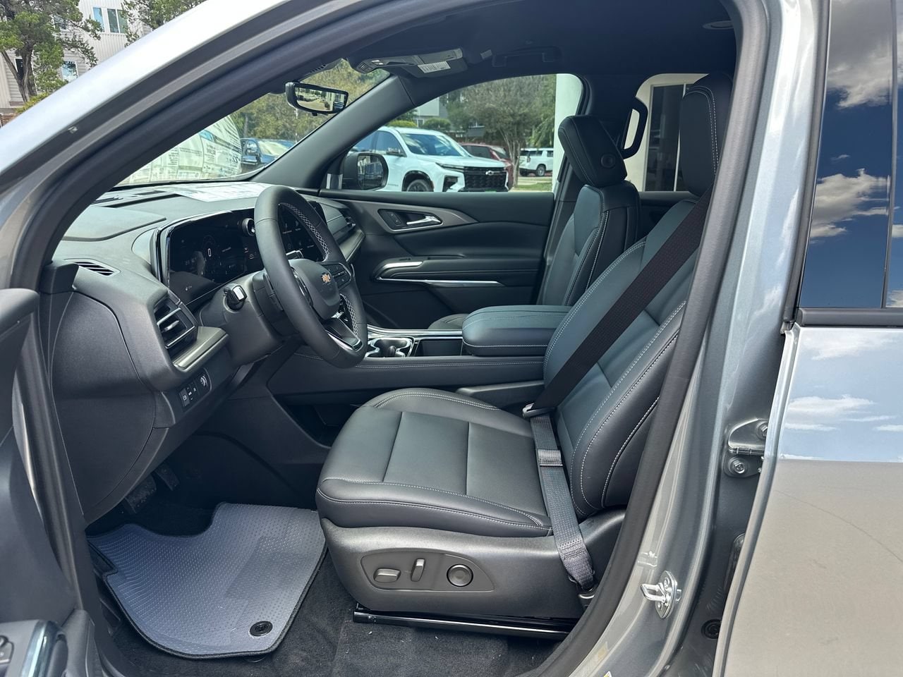 2027 Chevrolet Traverse LT, photo 10