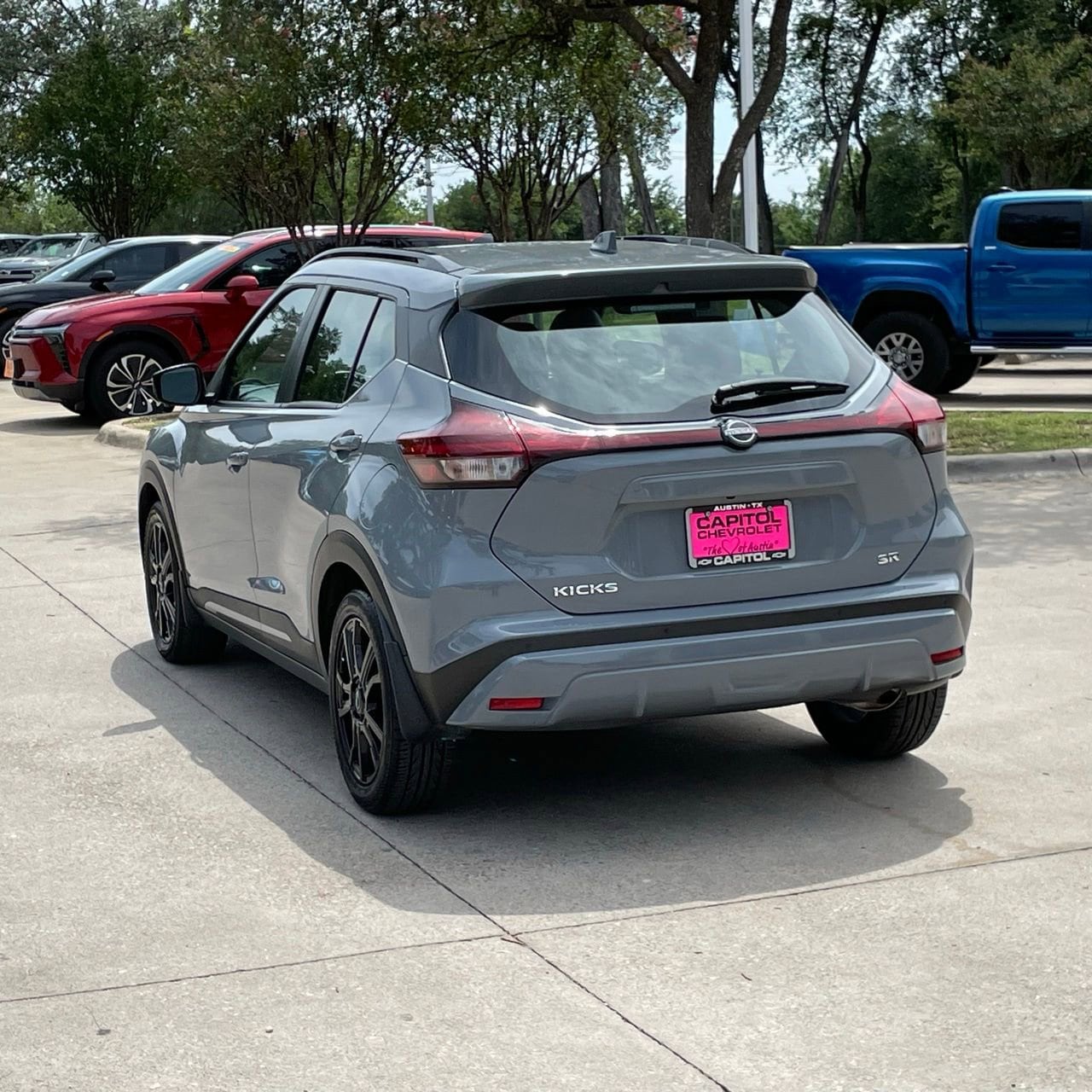 View vehicle photo 4