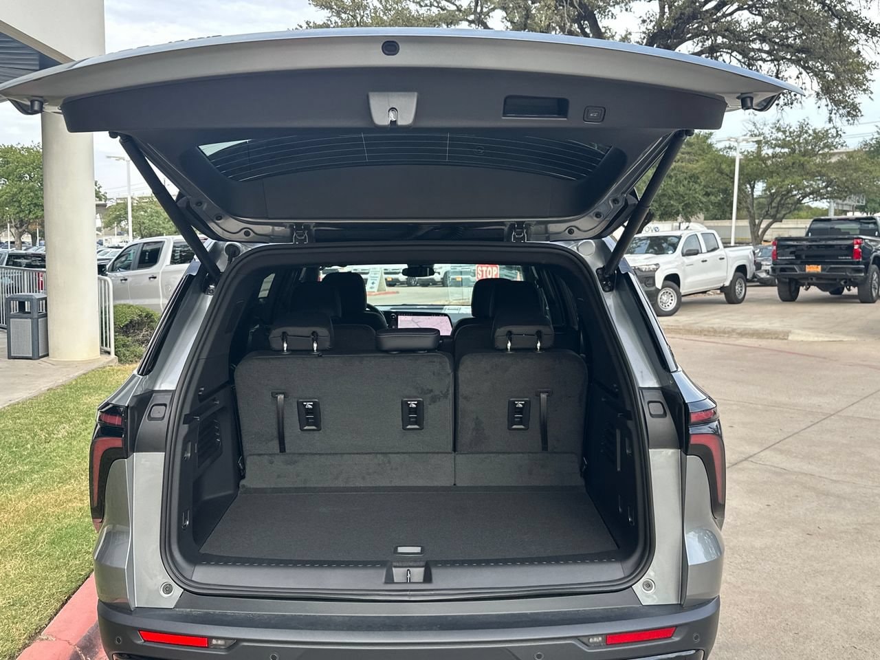 2027 Chevrolet Traverse LT SUV, photo 28