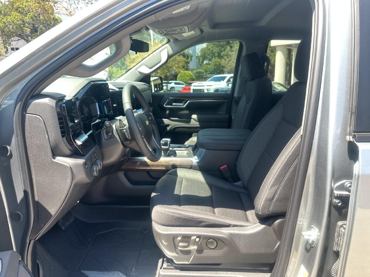 2026 Chevrolet Silverado 1500 LT - Photo 9