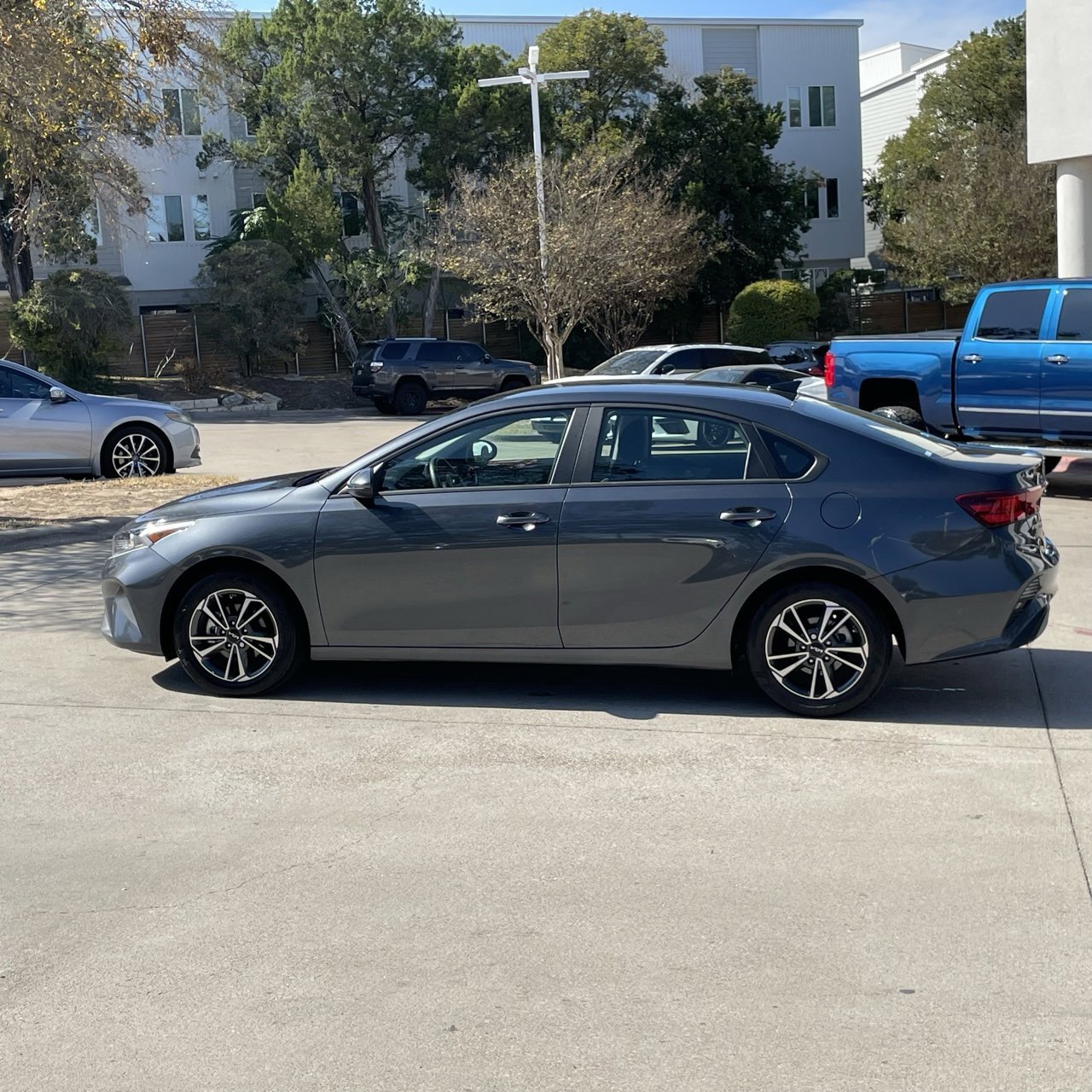 2024 Kia Forte LXS photo 2