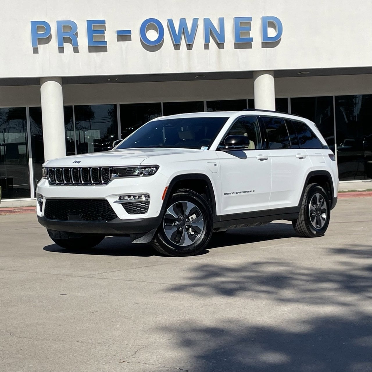 2022 Jeep Grand Cherokee 4xe's photo