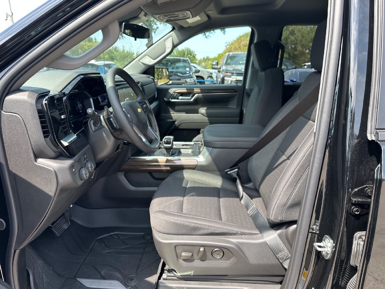 2026 Chevrolet Silverado 1500 LT - Photo 17
