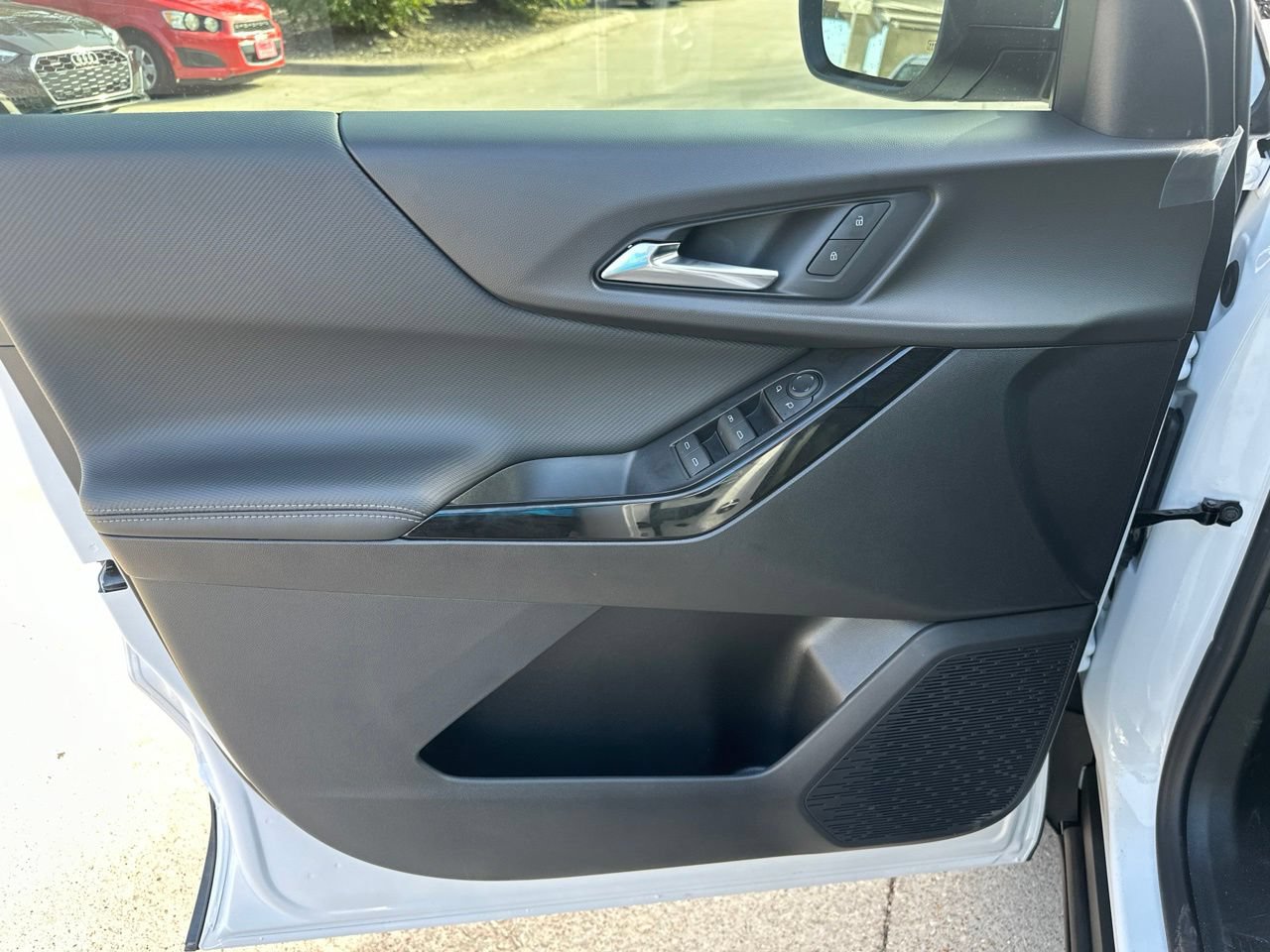 2027 Chevrolet Equinox LT SUV, photo 11