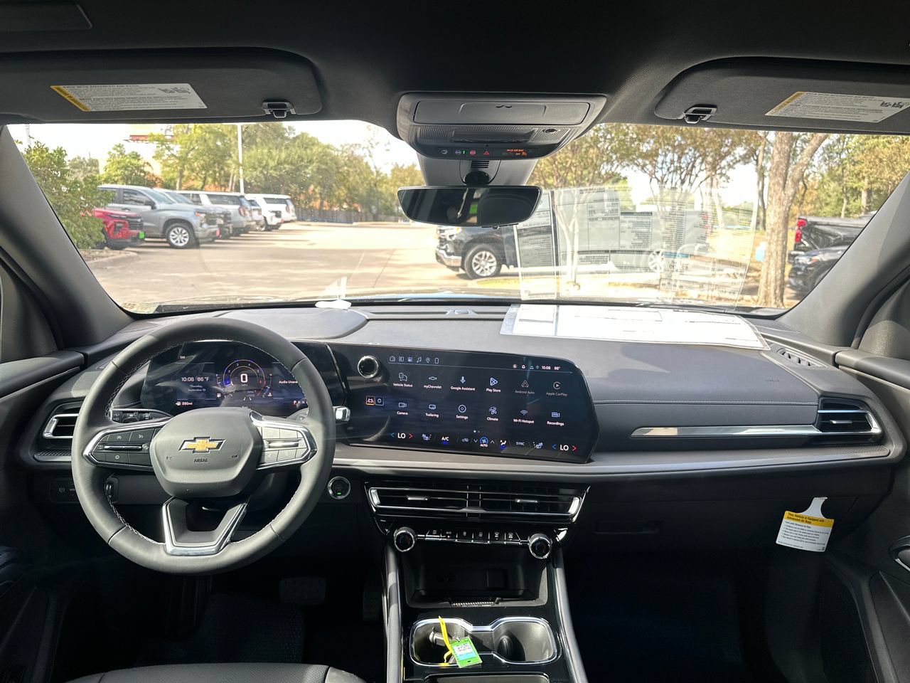 2027 Chevrolet Traverse LT SUV, photo 13