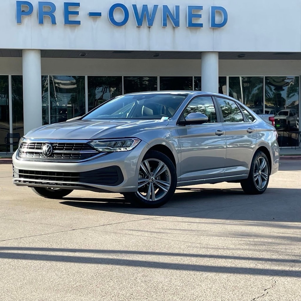 Used 2024 Volkswagen Jetta SE Sedan