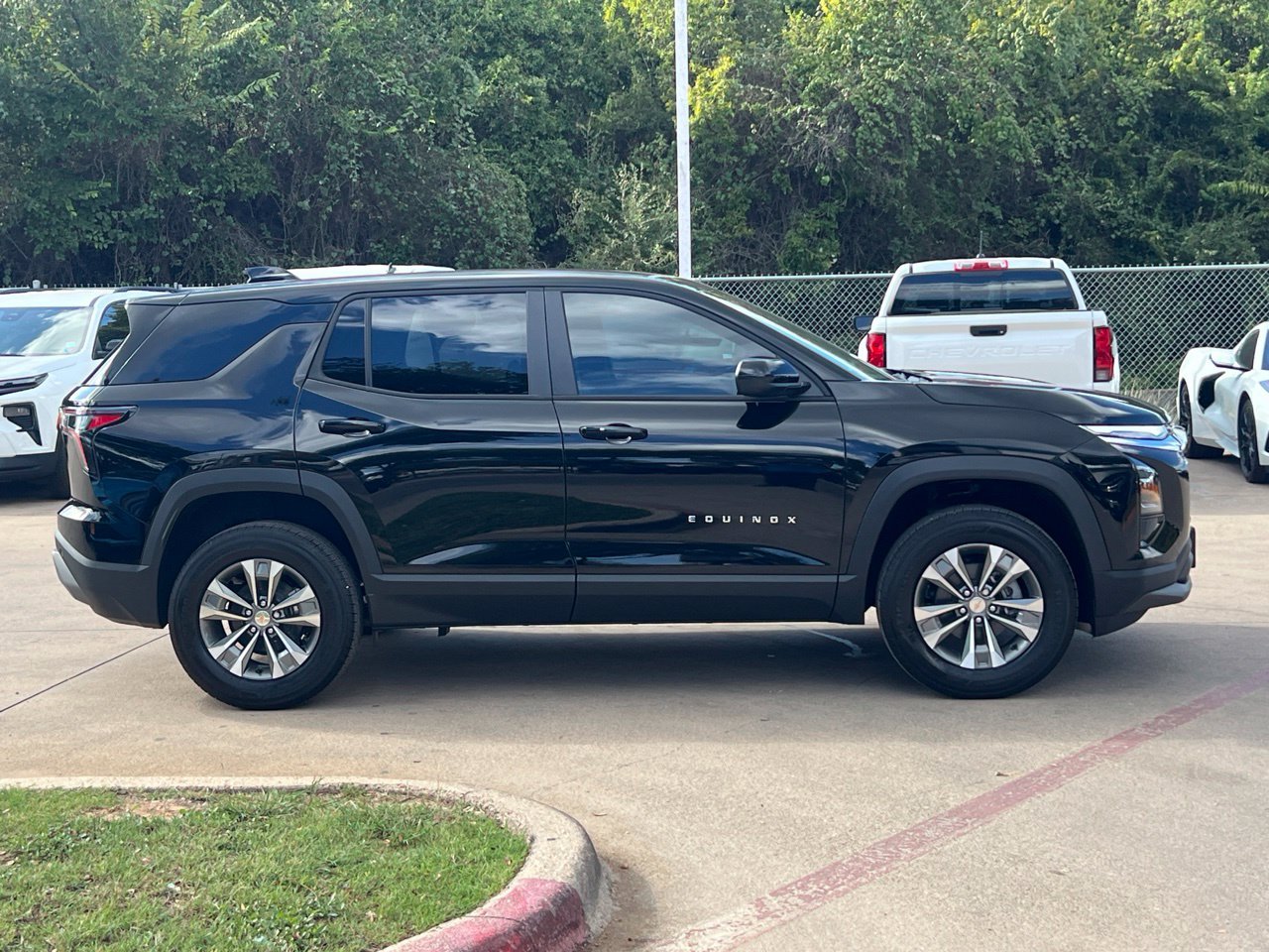 2027 Chevrolet Equinox LT SUV, photo 7