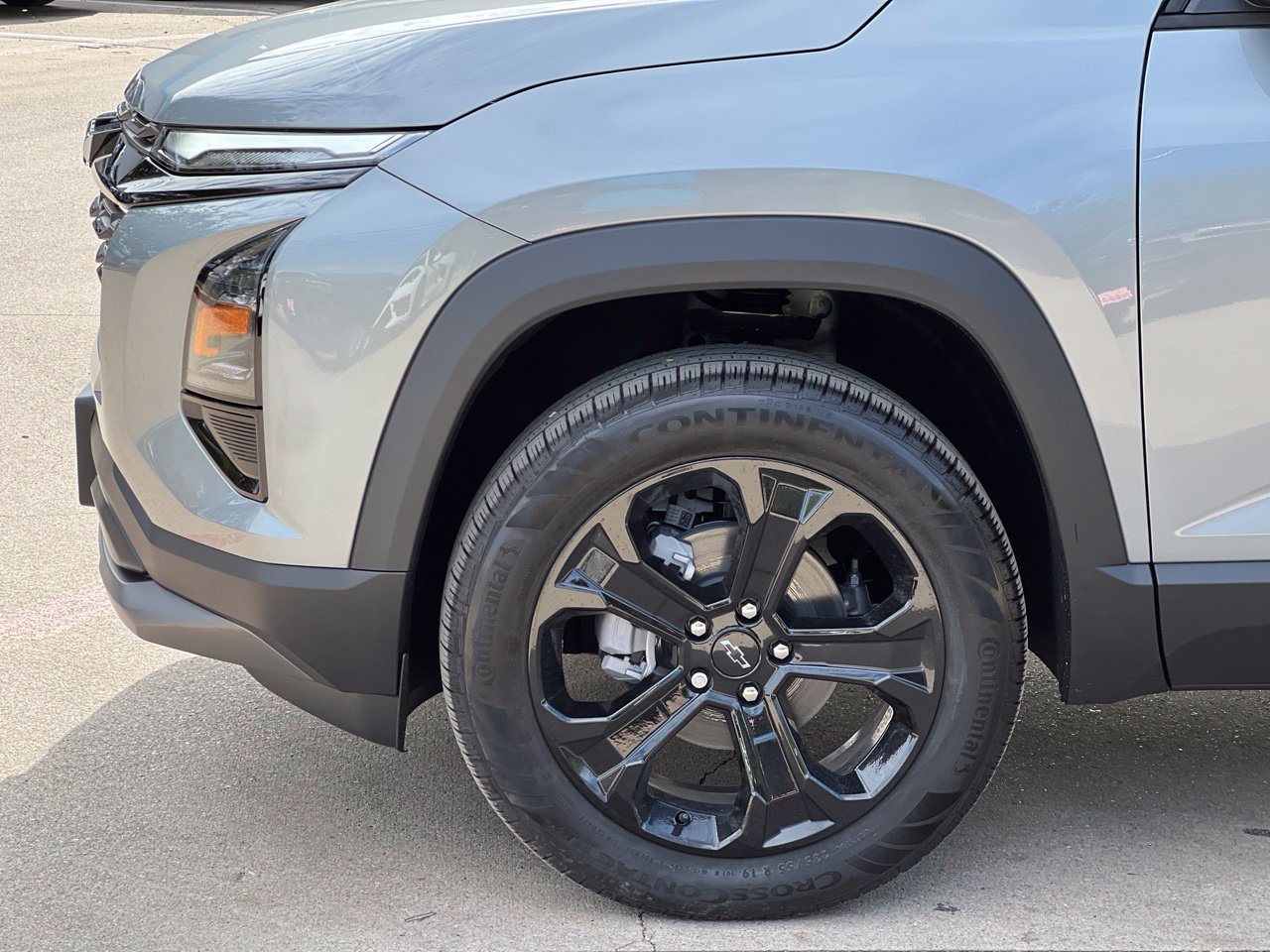 2027 Chevrolet Equinox LT - Photo 9