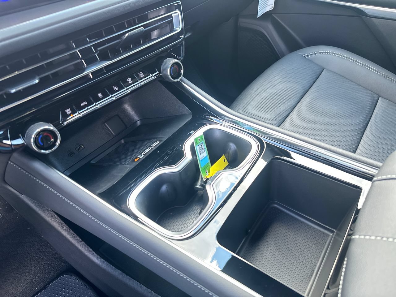 2027 Chevrolet Traverse LT SUV, photo 24