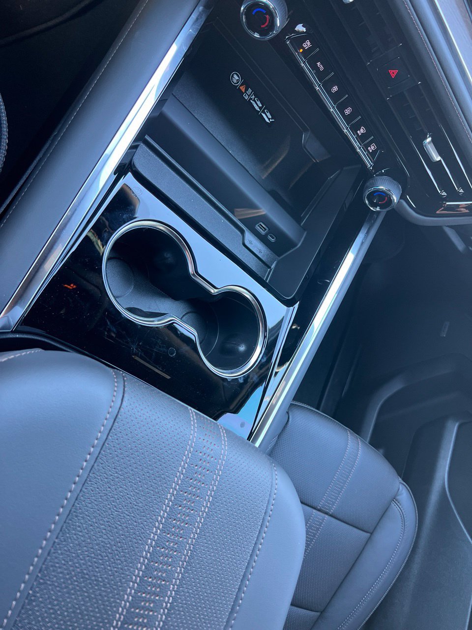 2026 Chevrolet Suburban High Country SUV, photo 24