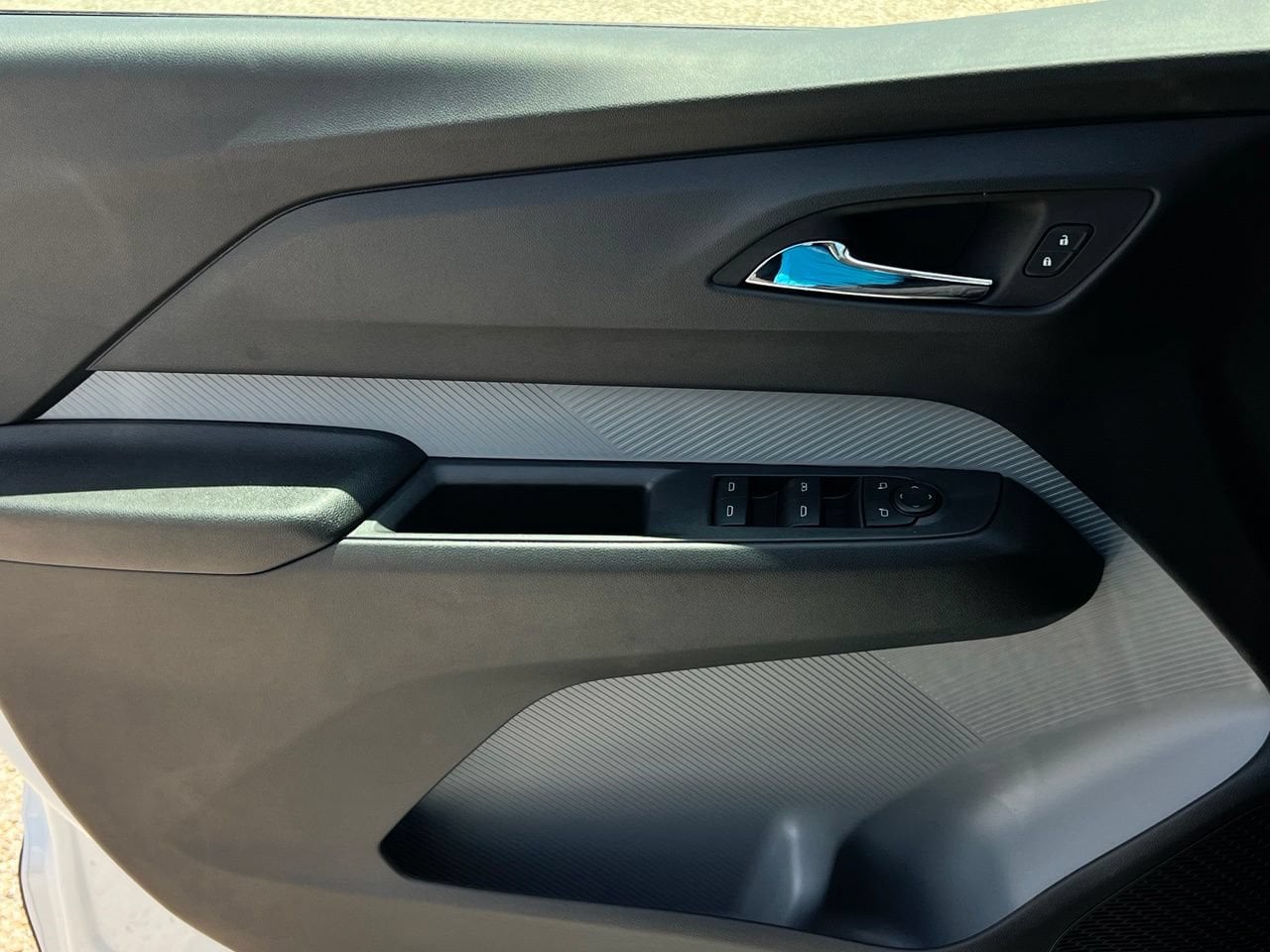 2027 Chevrolet Bolt LT, photo 22