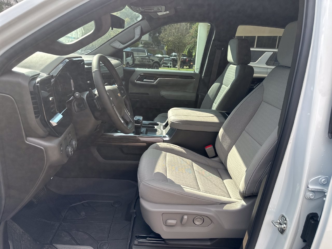 2026 Chevrolet Silverado 1500 LT - Photo 10