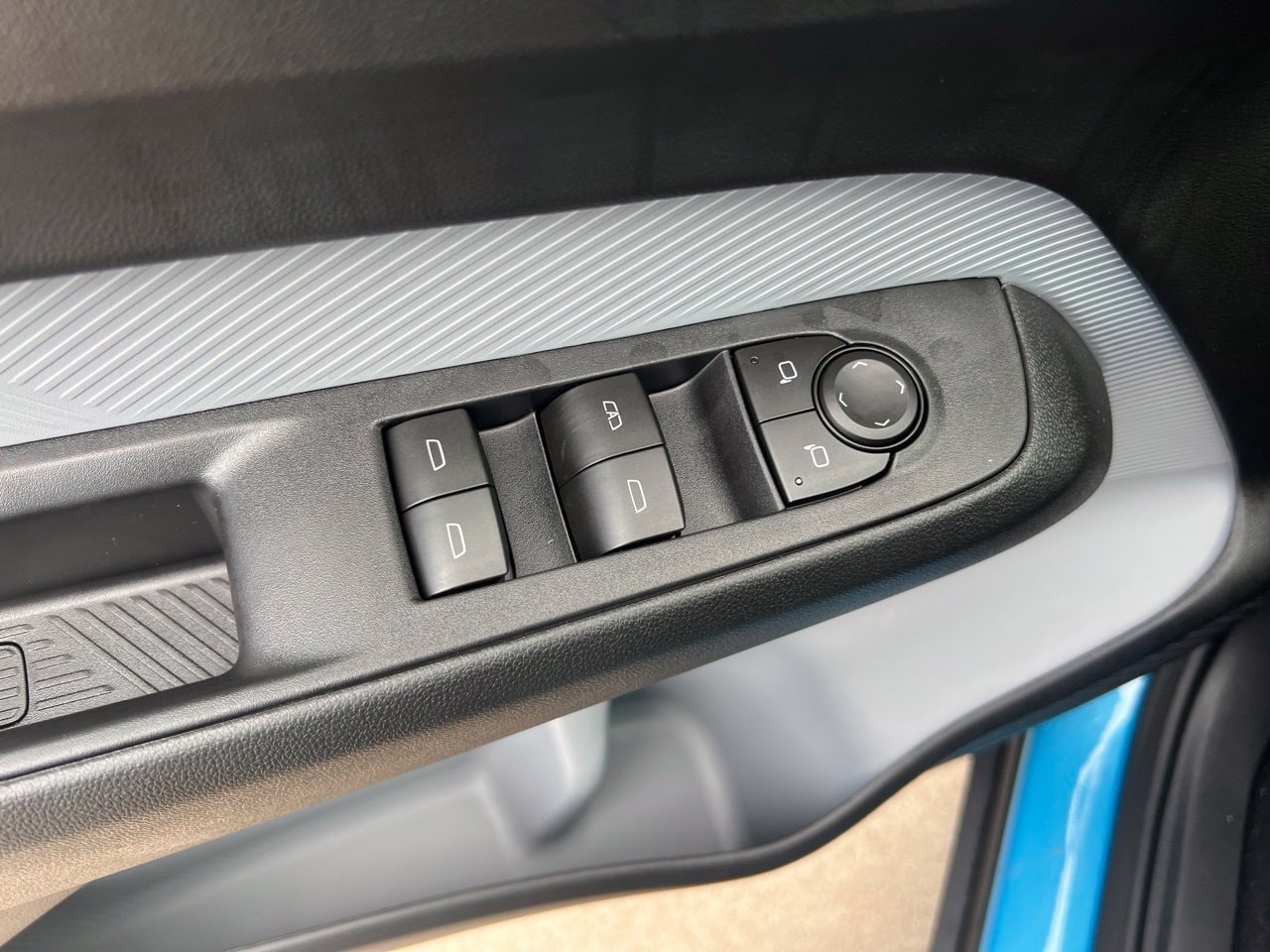 2027 Chevrolet Bolt LT, photo 14