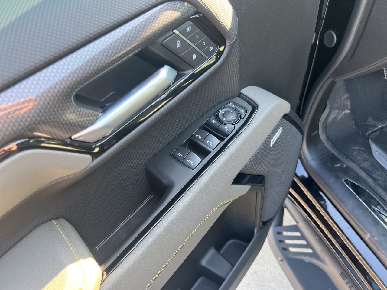 2026 Chevrolet Silverado 1500 ZR2 Truck, photo 13