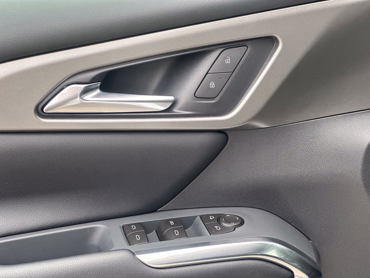 2027 Chevrolet Traverse LT - Photo 11