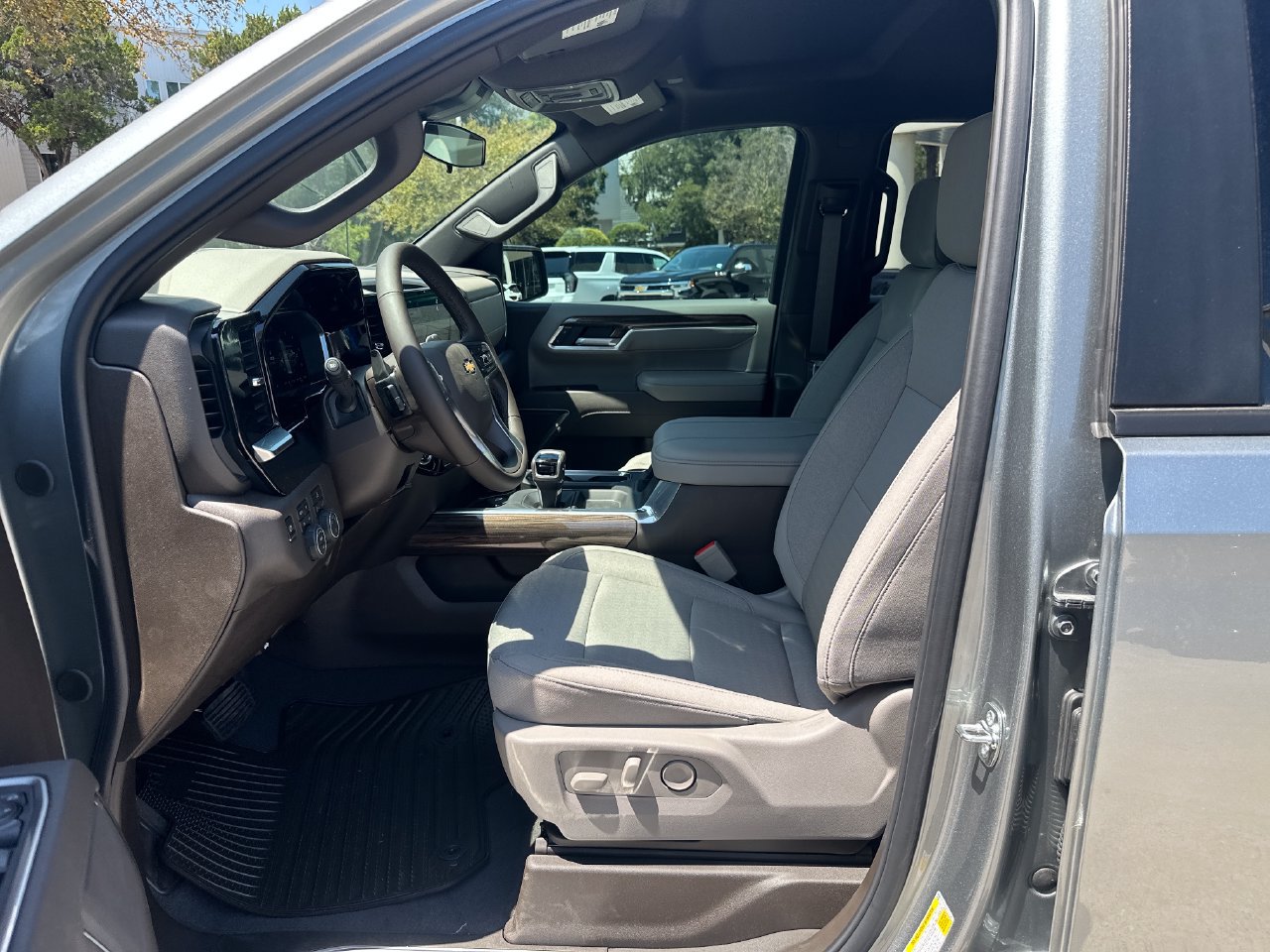 2026 Chevrolet Silverado 1500 LT - Photo 10
