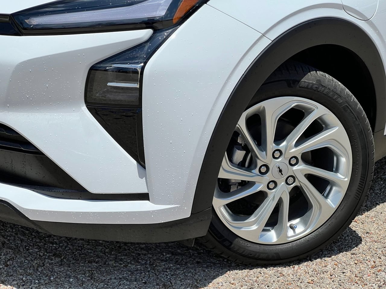 2027 Chevrolet Bolt LT SUV, photo 2