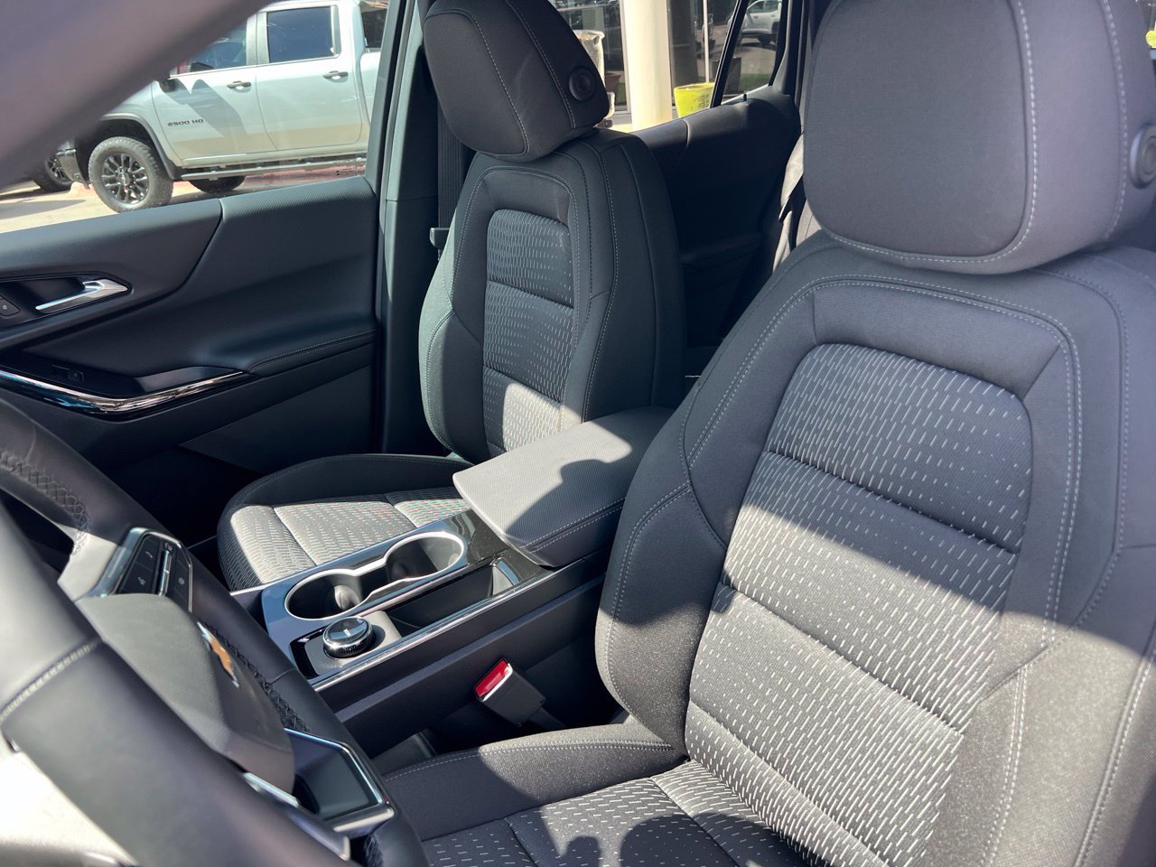 2027 Chevrolet Equinox LT SUV, photo 11