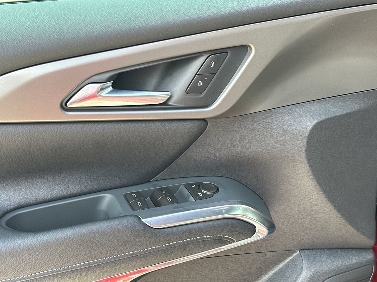 2027 Chevrolet Traverse LT, photo 11