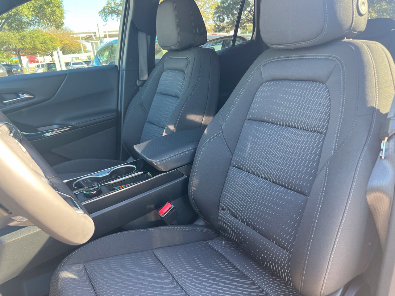 2027 Chevrolet Equinox LT, photo 11