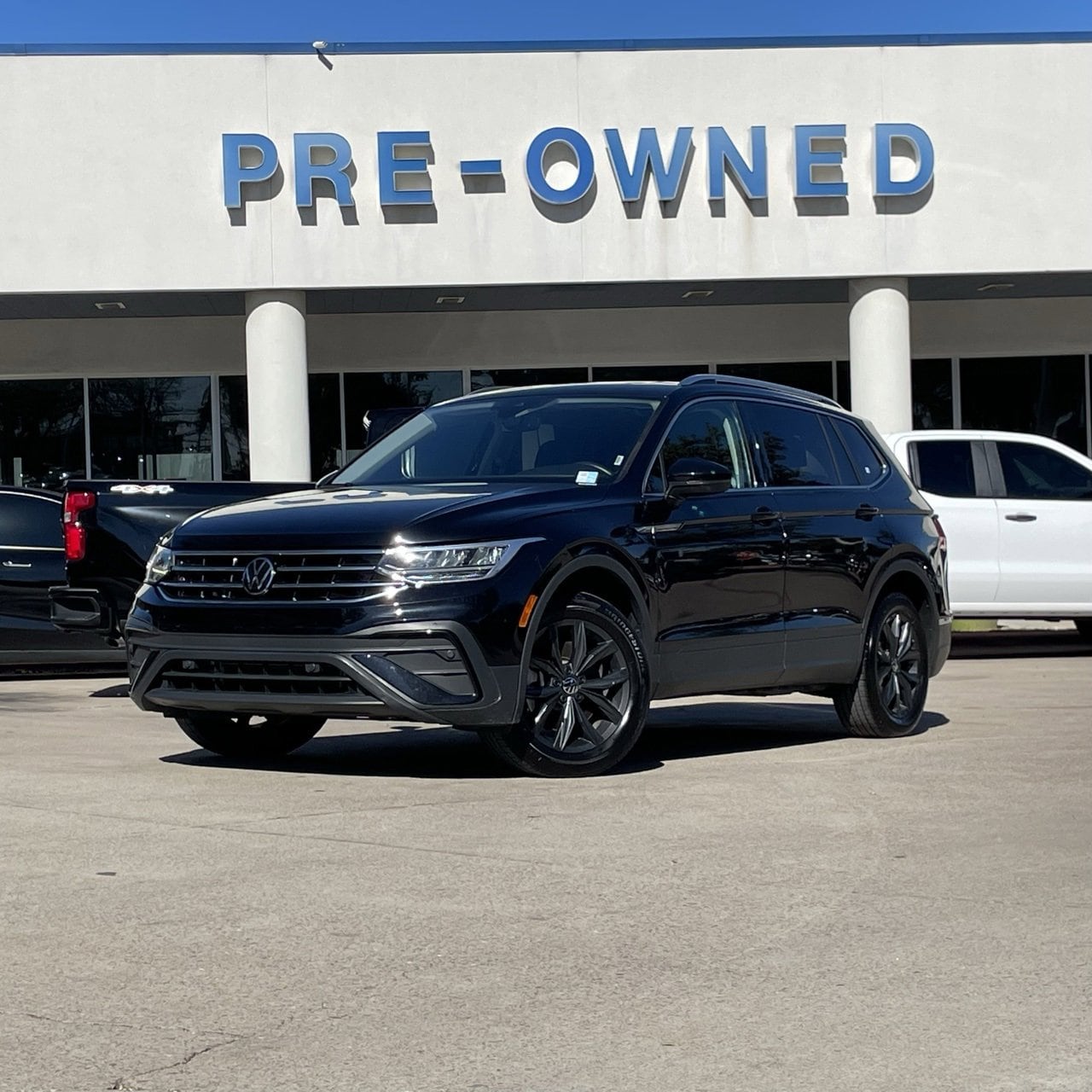 2024 Volkswagen Tiguan SE's photo