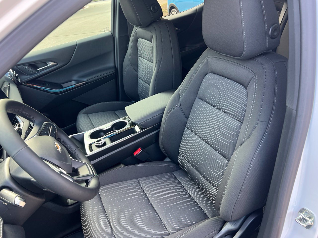 2027 Chevrolet Equinox LT - Photo 10
