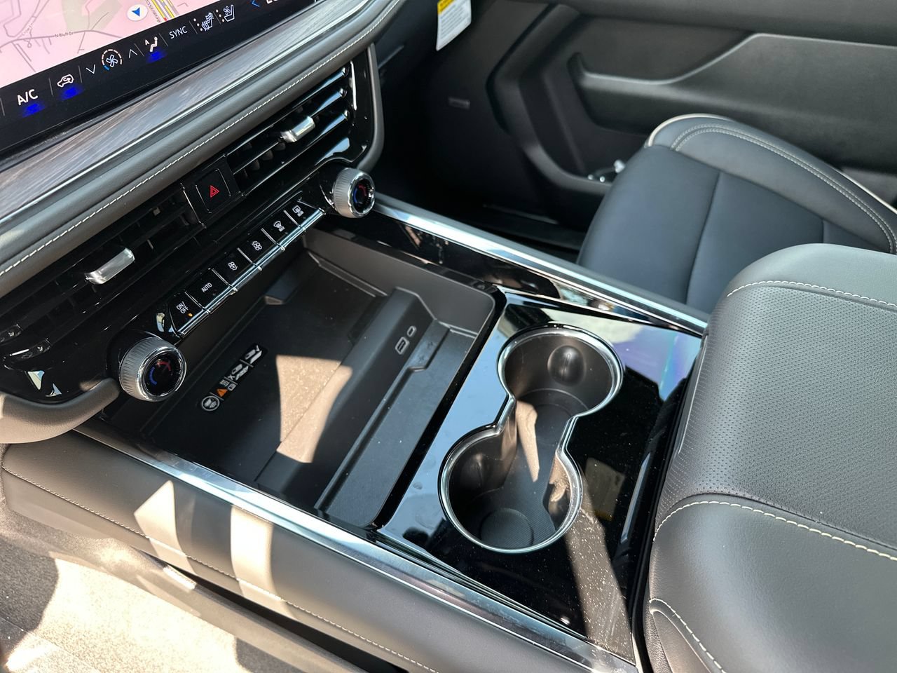 2026 Chevrolet Suburban High Country - Photo 25