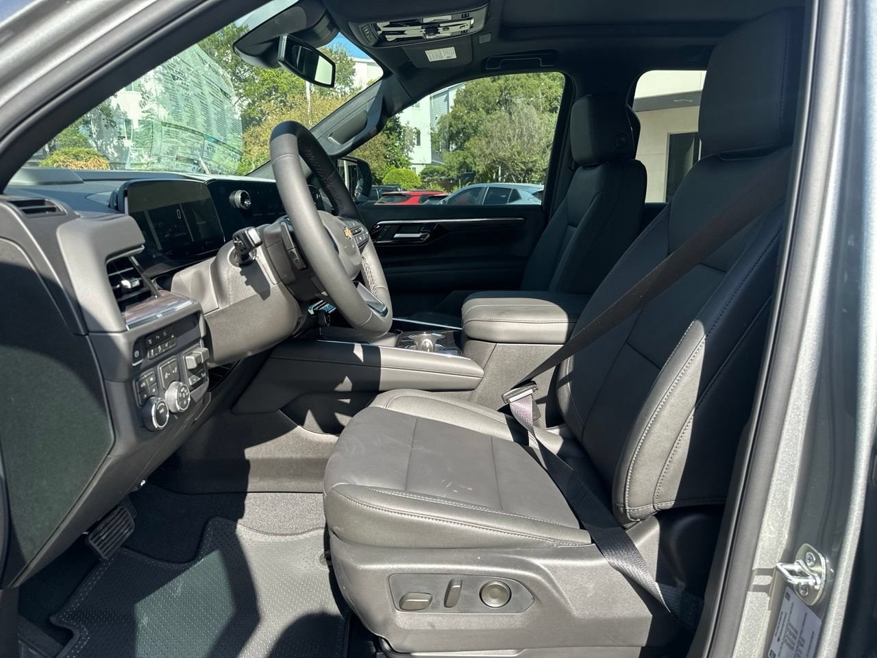 2026 Chevrolet Suburban LT, photo 10