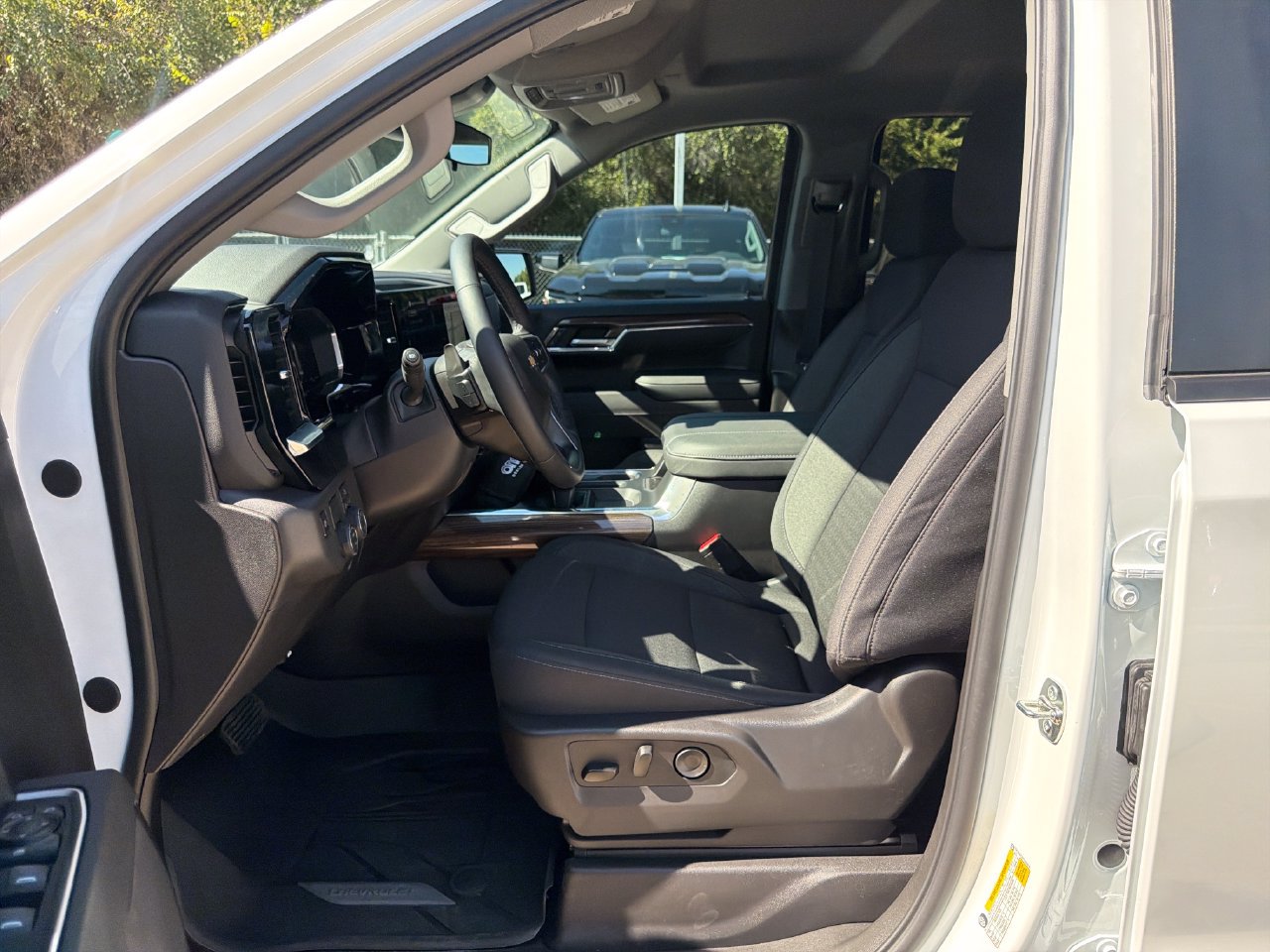 2026 Chevrolet Silverado 1500 LT - Photo 9