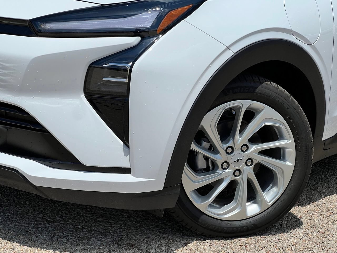 2027 Chevrolet Bolt LT, photo 2