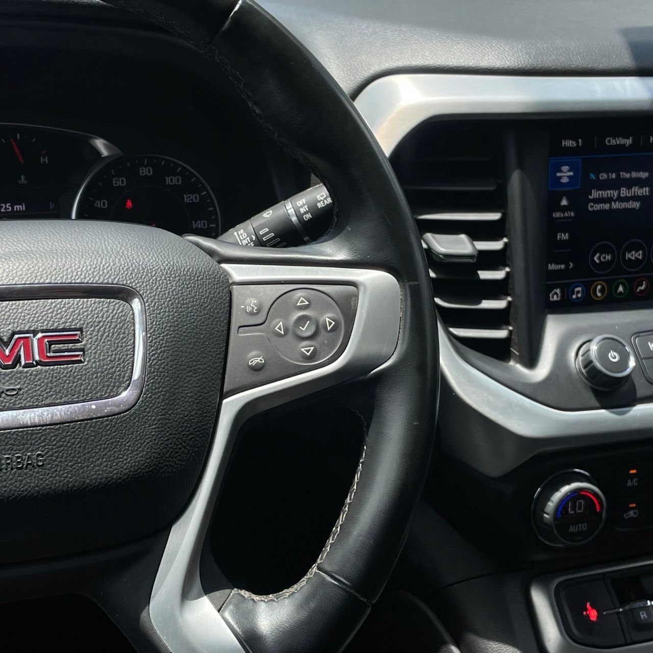 2023 GMC Acadia SLT - Photo 14