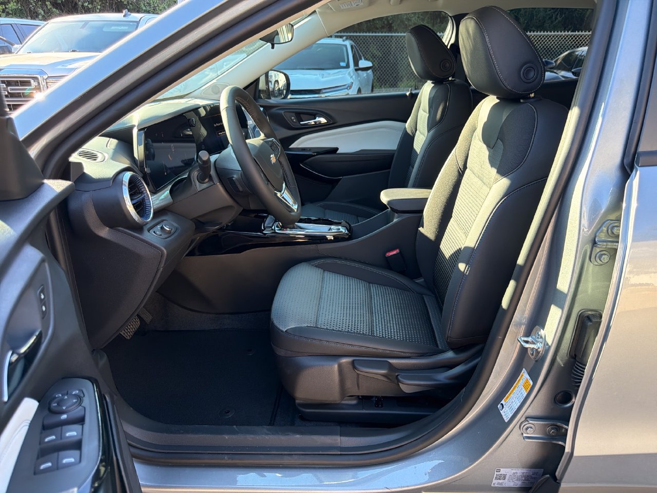 2026 Chevrolet Trax LT - Photo 9