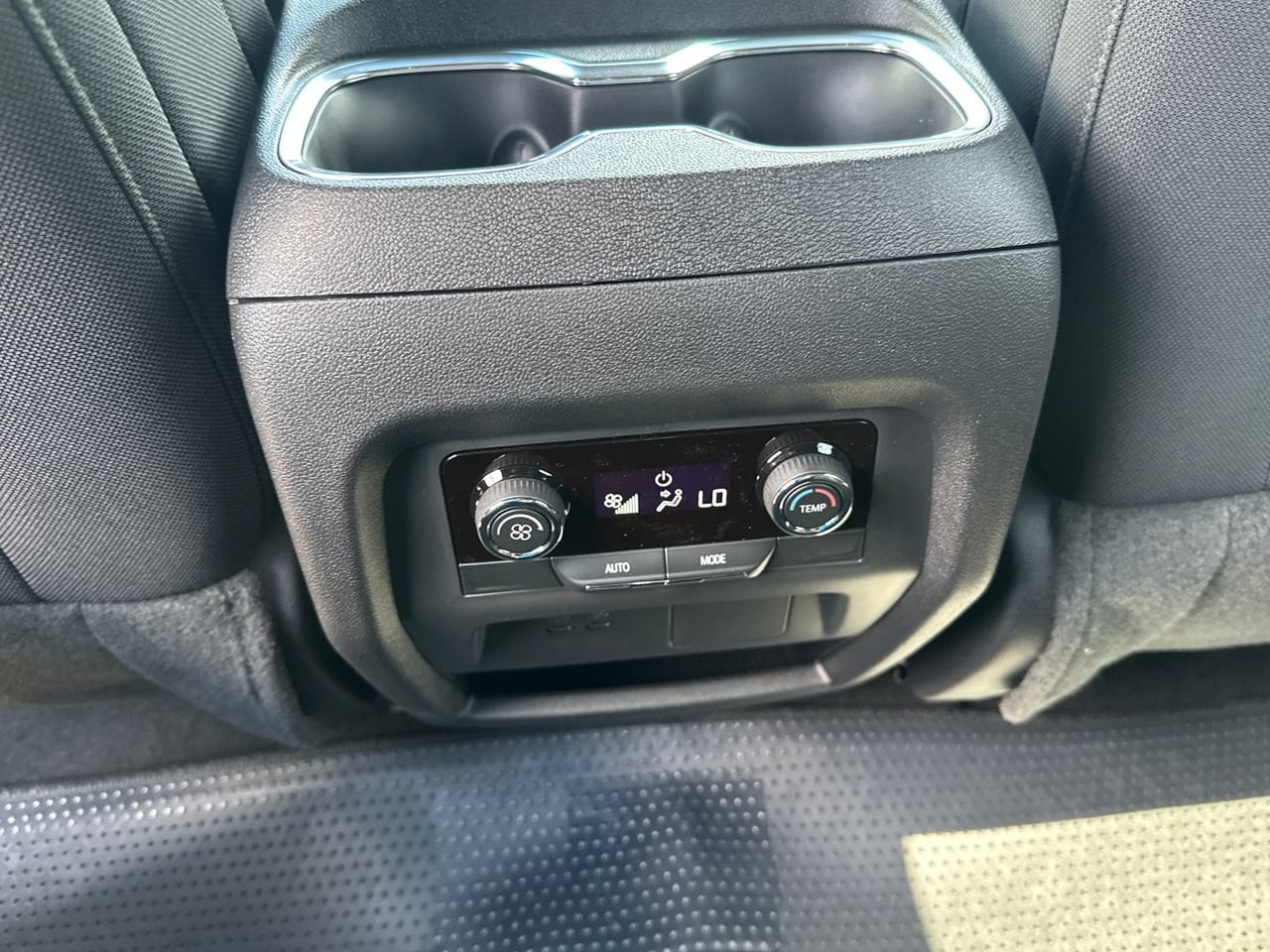 2027 Chevrolet Traverse LT - Photo 27