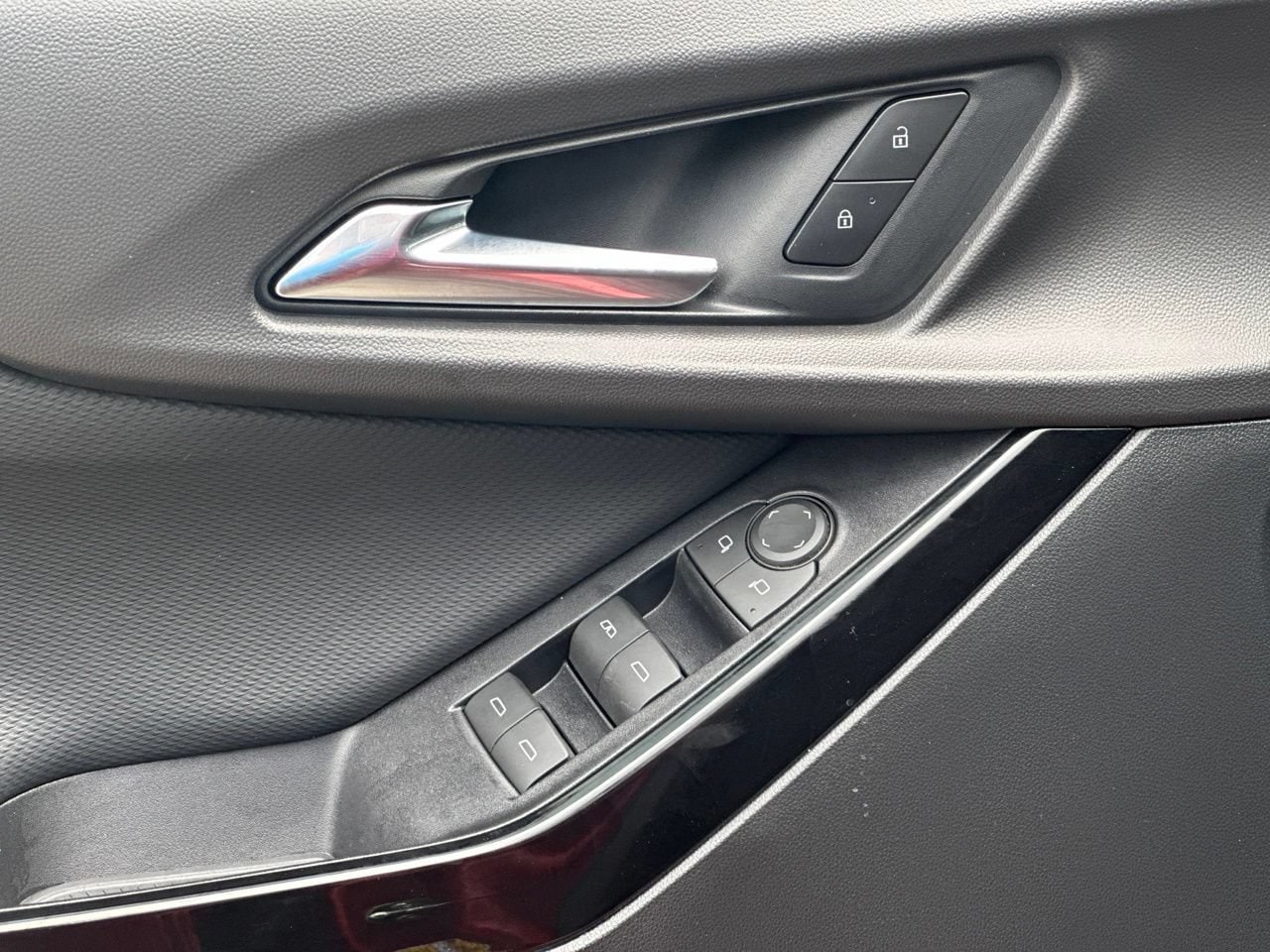 2027 Chevrolet Equinox LT SUV, photo 12