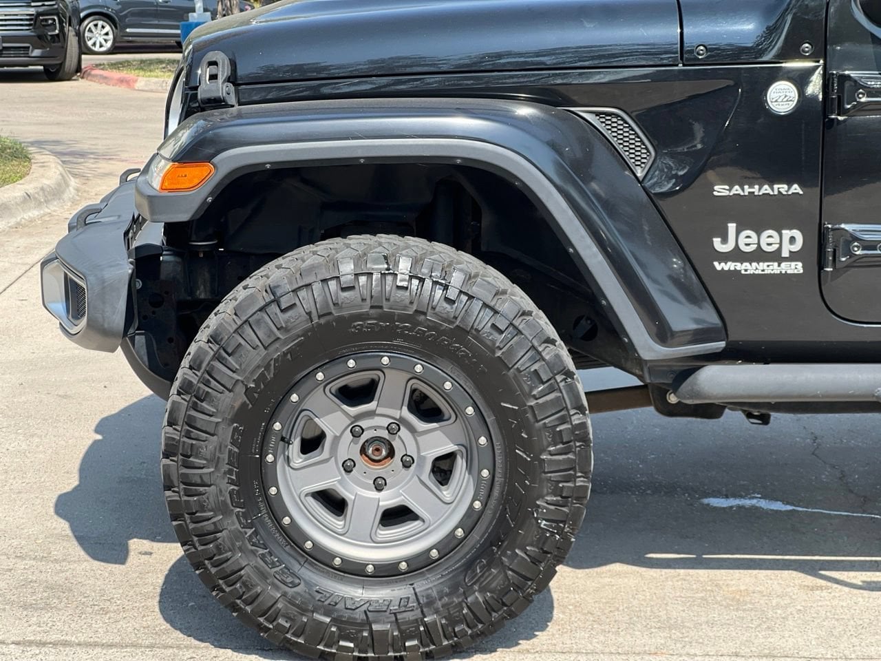 Used 2018 Black Jeep Sahara 4x4 image 25