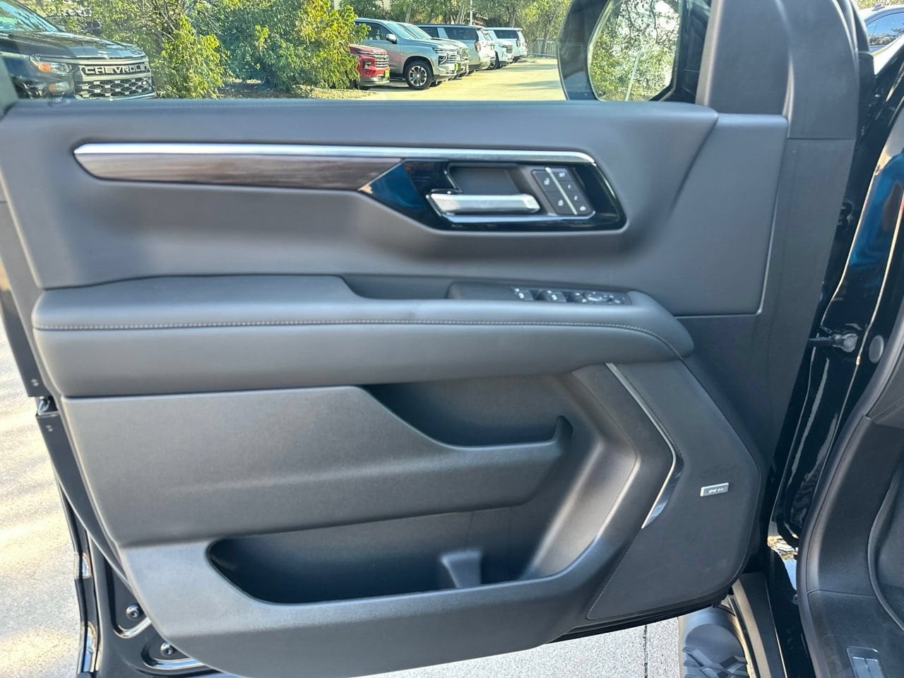 2026 Chevrolet Suburban Z71, photo 11