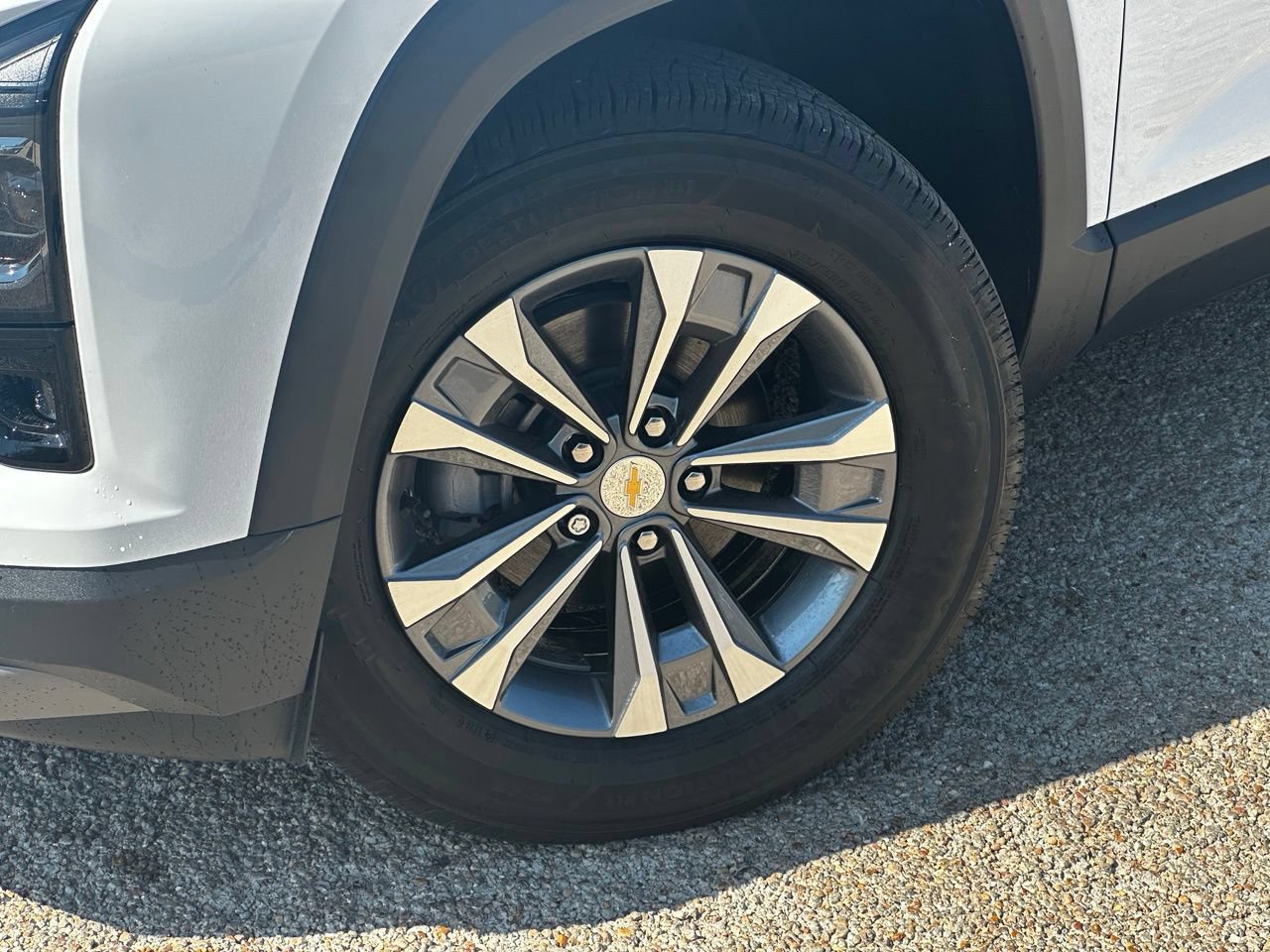 2027 Chevrolet Equinox LT - Photo 2