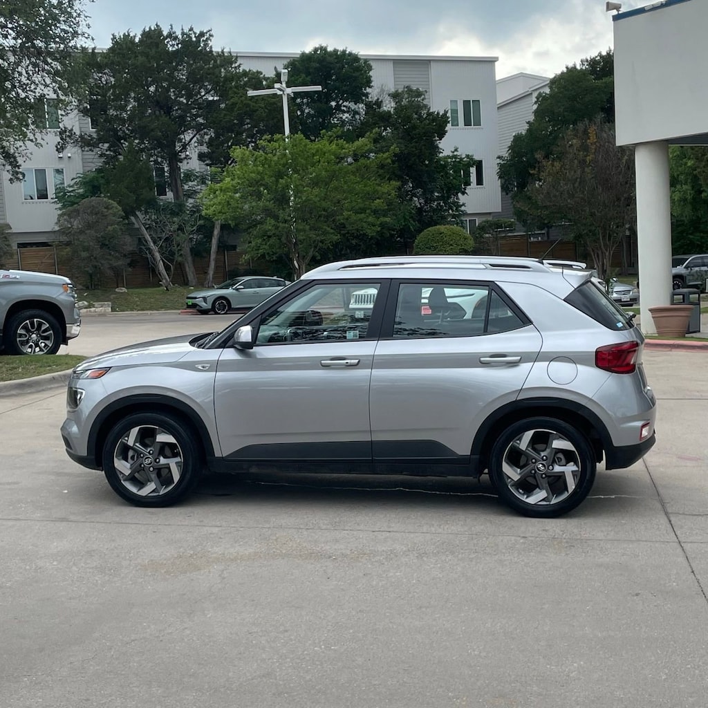 Used 2025 Hyundai Venue SEL SUV